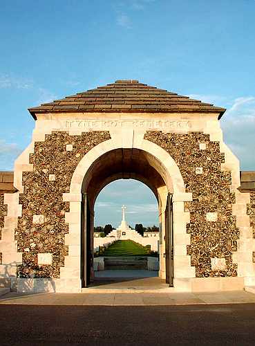 Vhod v "Tyne Cot", najve�je angle�ko pokopali��e na svetu.