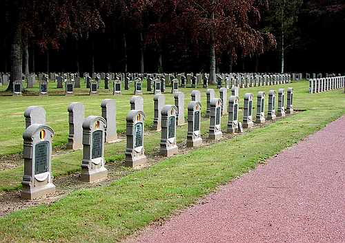 Belgijsko voja�ko pokopali��e, Houthulst.\nNa njem je 1.704 belgijskih in 146 francoskih grobov.