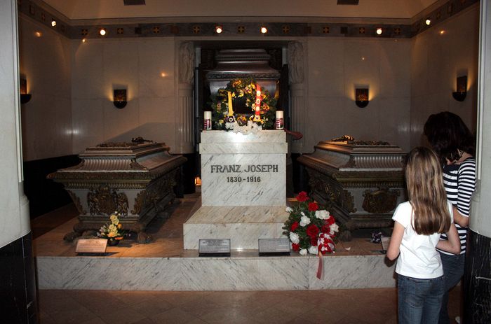 Ogledali smo si tudi "Kaisergruft" kjer so shranjeni posmrtni ostani cesarja Franca Jo�efa.